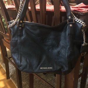 Euc Michael Kors black leather shoulder bag